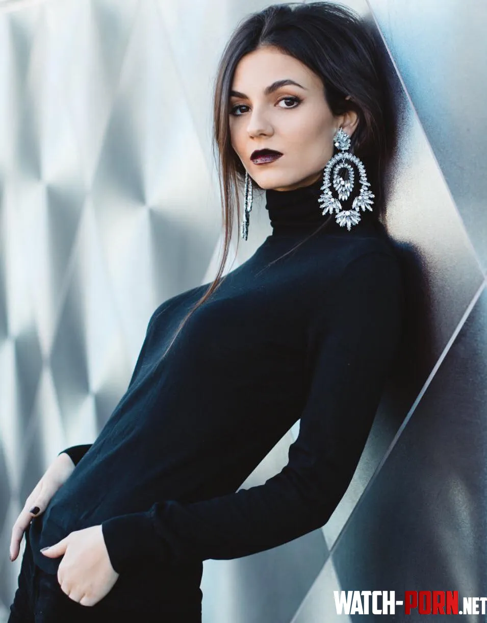 Victoria Justice by Long_oil_