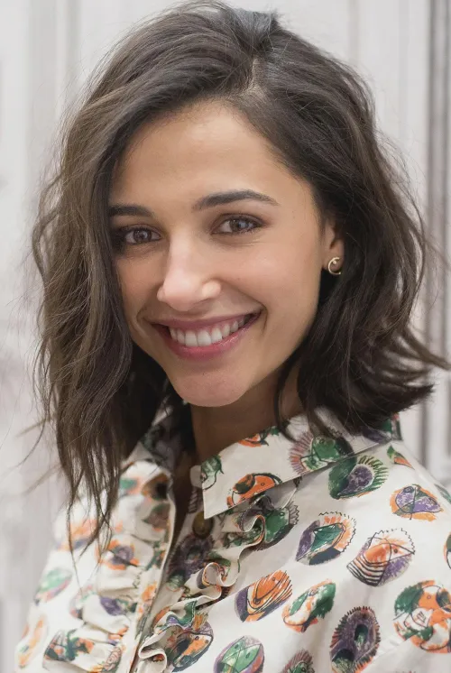 Thumbnail Naomi Scott: Exquisite Beauty Beyond the Screens | PrettyGirls