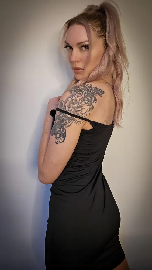 Thumbnail Get a View from Behind with ciciandersxx | tightdresses