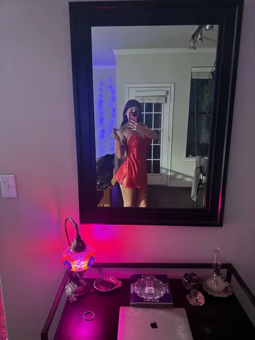 Thumbnail Confidence Display: Favorite Red Outfit | Full-Manner2848