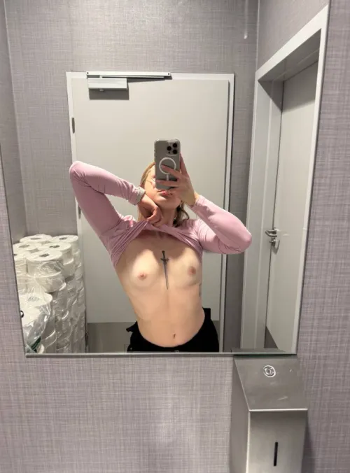 Thumbnail Elmdreamer Asks: Big Boobs or Small Cups - Your Preference?