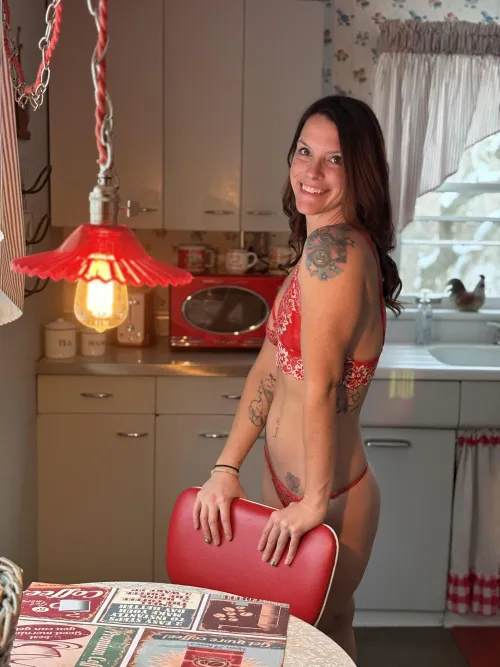 Thumbnail Homecoming Dreams: Hedontastical's Vision of Classy Sexy