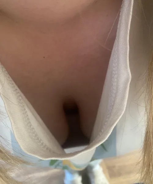 Thumbnail Braless Beauty: EeveeGracex in the Alluring downblouse World