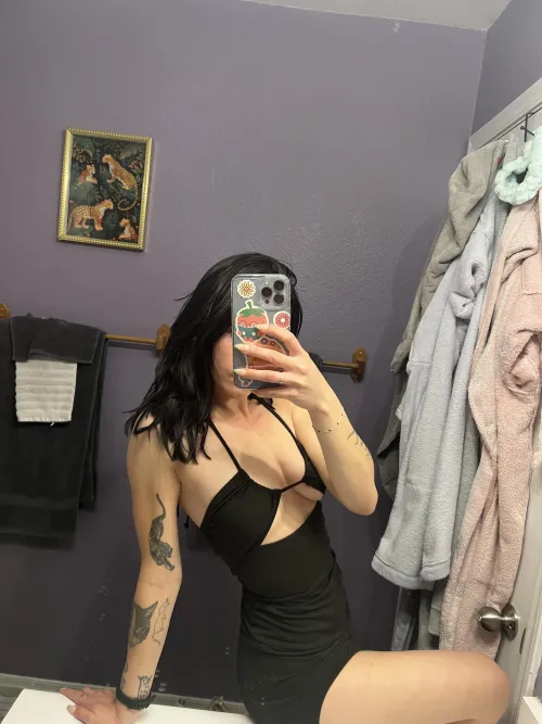 Thumbnail Braless Beauty: Embracing the Freedom of Petite Breasts