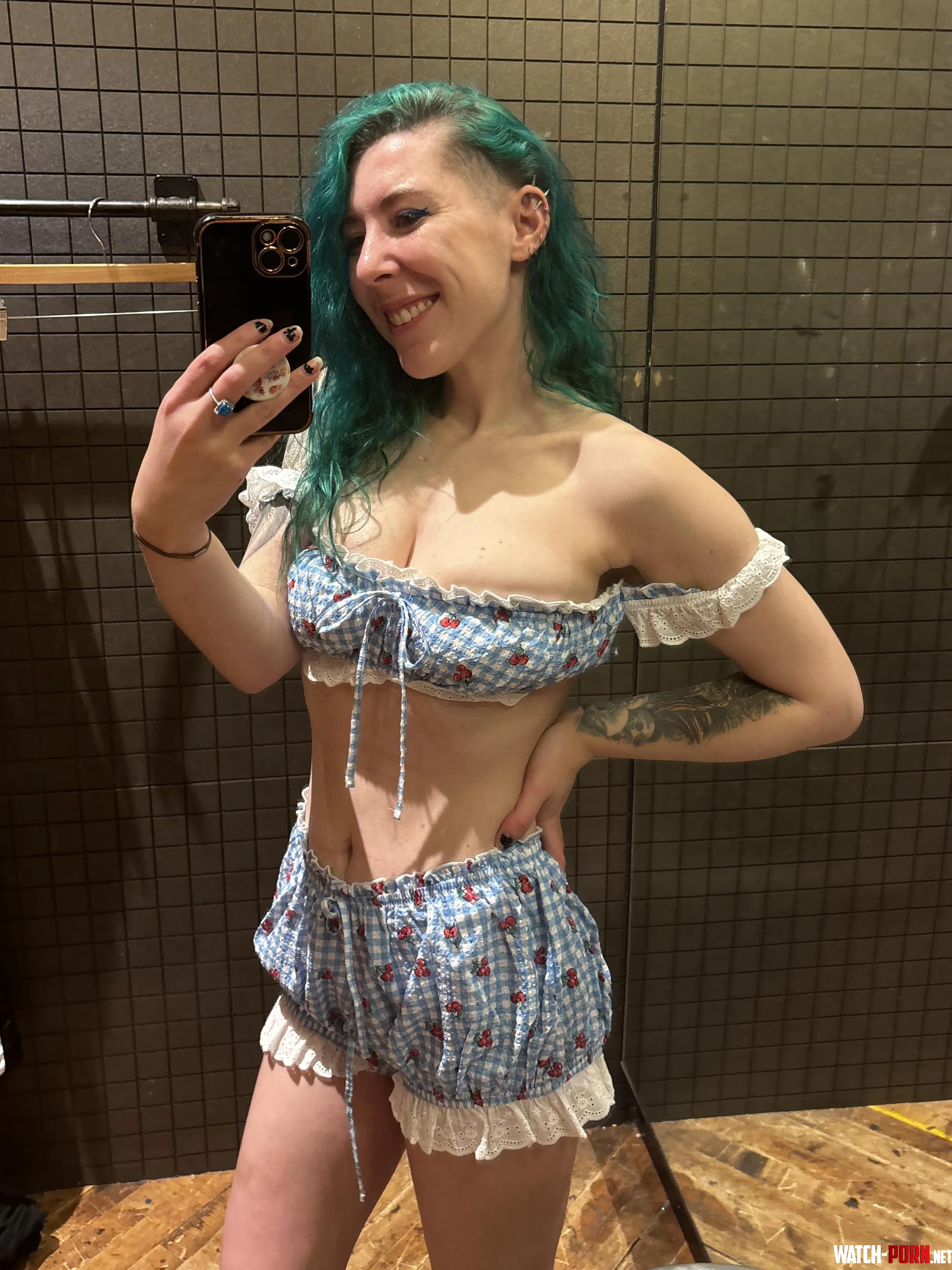 Dont pretend an outfit like this isnt straight out of one of your fantasies by sirenskiss3