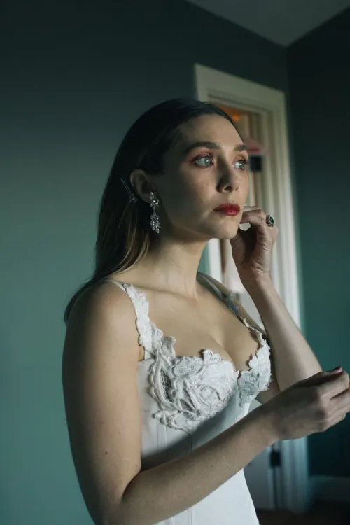 Thumbnail The Allure of Elizabeth Olsen on Gentlemanboners