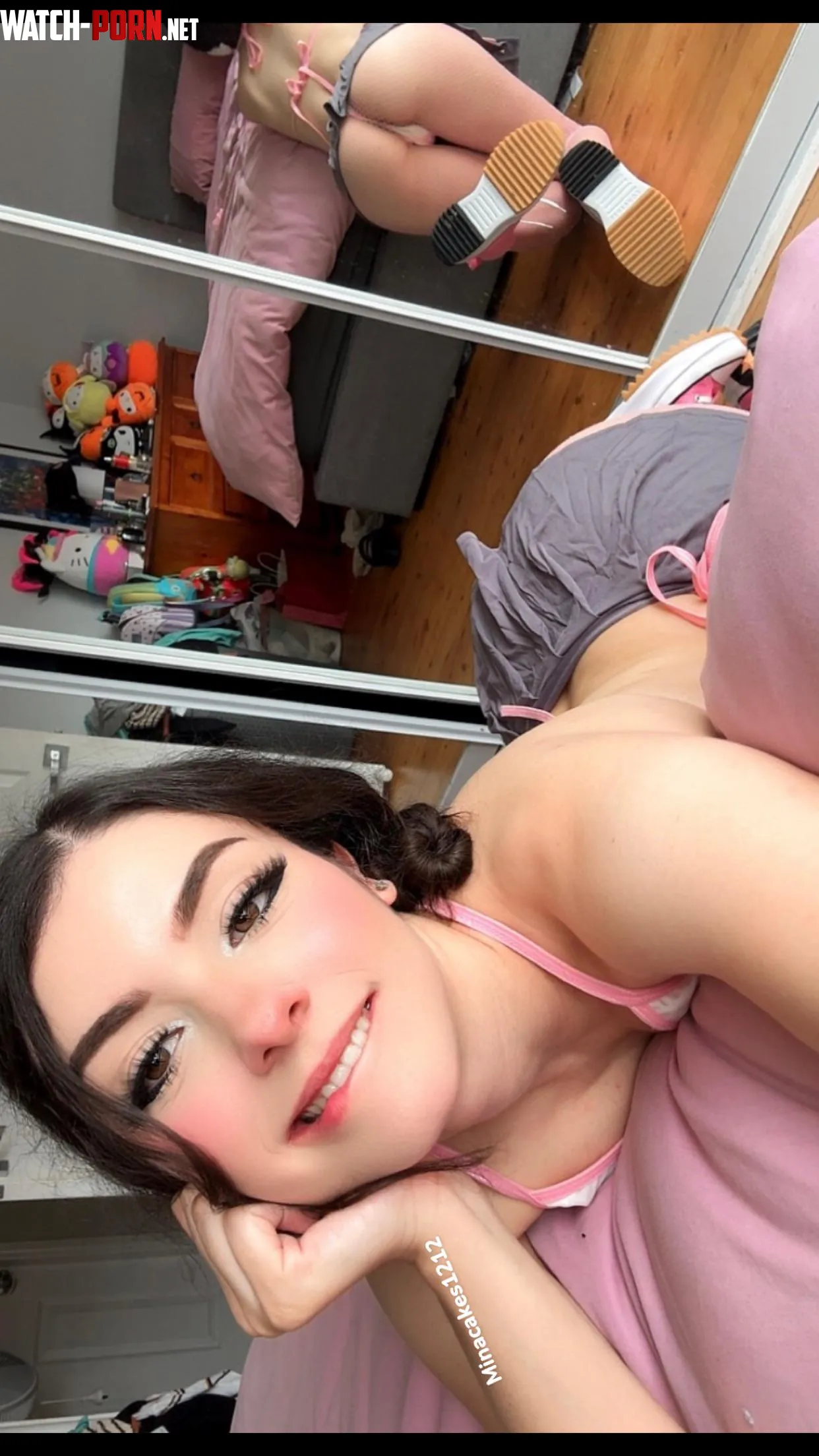 Mini skirts make you throb by minacakes_