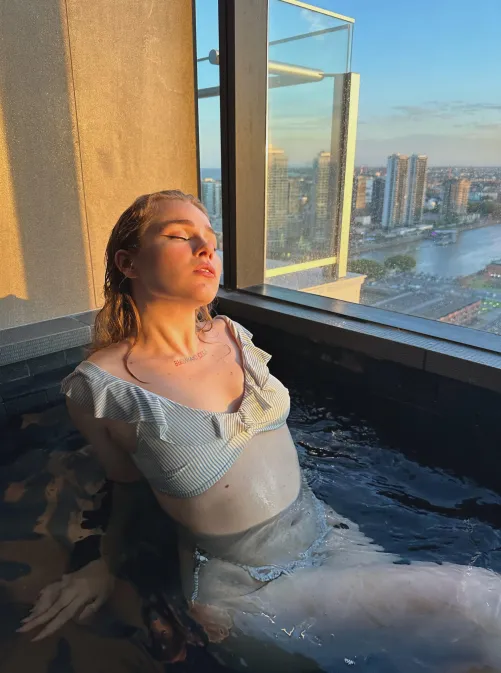 Thumbnail Classy Even in a Bikini: ShimmeringVenus' Style | classysexy Category