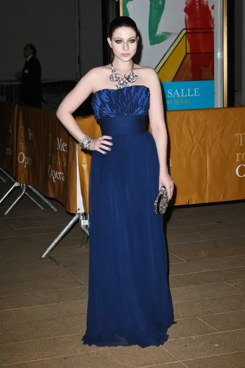 Thumbnail Michelle Trachtenberg: Exploring the Beauty of a Hollywood Starlet
