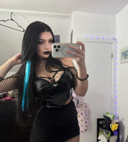 Thumbnail Ahriem: Styling in Outfit for BigTiddyGothGF Enthusiasts