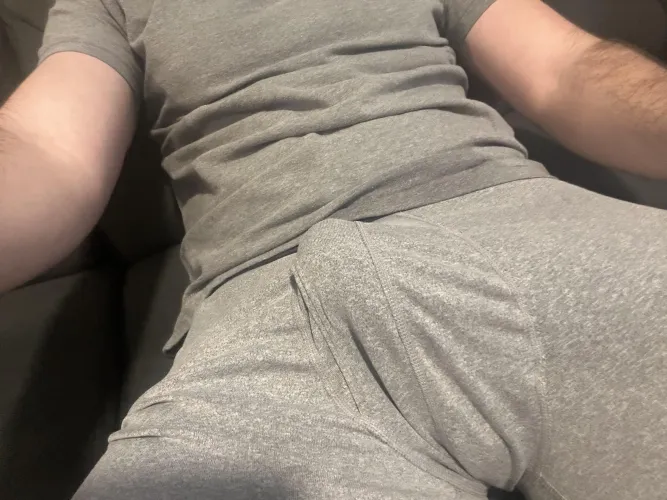 Thumbnail llamalegs100 Gives a Peek of His Straight Bulge on the Couch