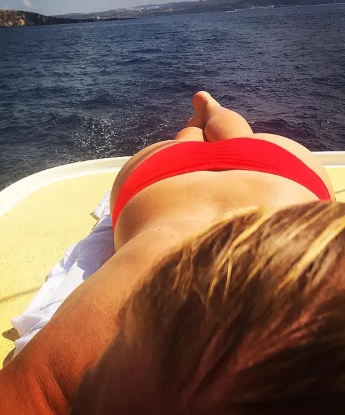 Thumbnail Red Hot: Feeling Extension 32's Bikini Color Choice