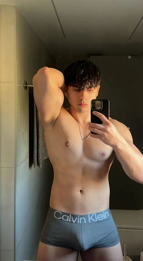 Thumbnail Bulges: AmyFitzy99's 19-Year-Old Curious and Hot - A Tale Unveiled