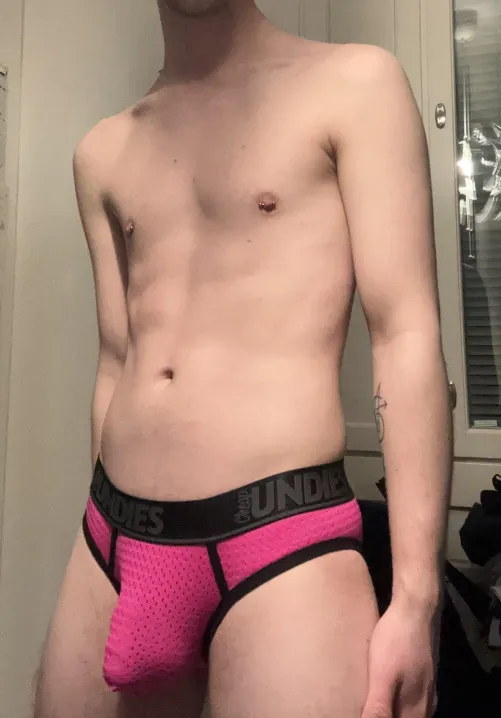 Thumbnail Bulges: gayloverrrt's 27-Year-Old Journey Explored