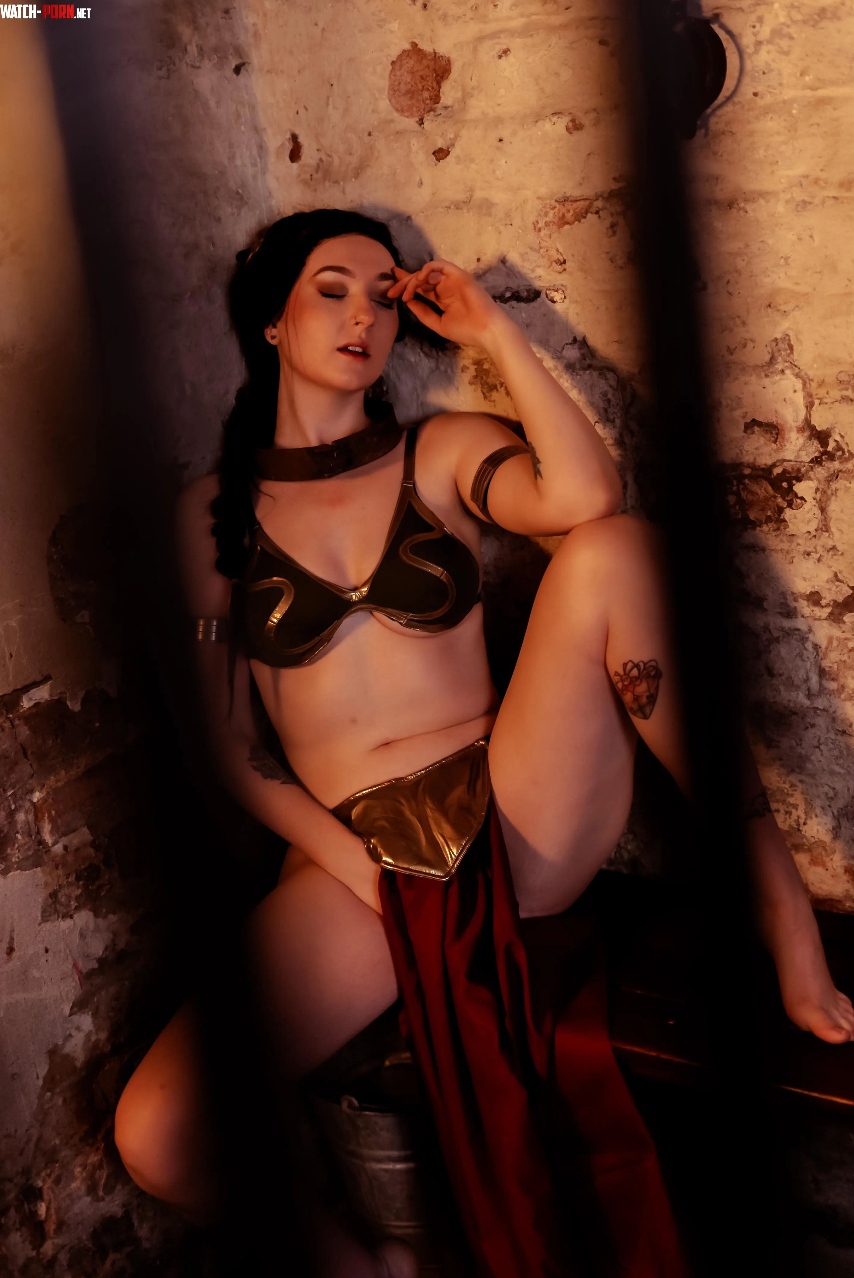 So this is how Slave Leia passes the time Em Yang by Yang_E