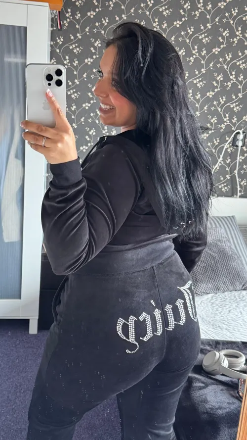 Thumbnail Indulge in Galadriel69_'s Sweet Booty Sensation in CamSluts