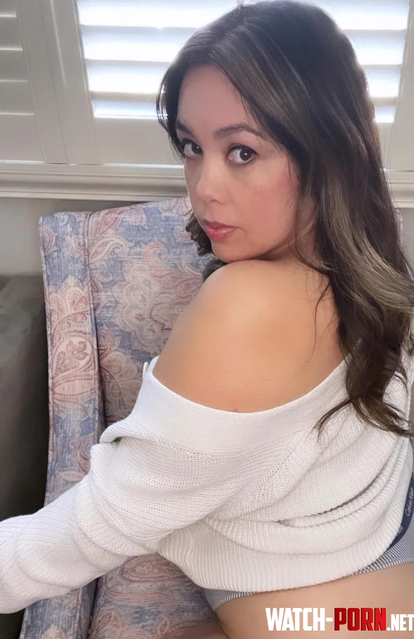 Come sit by Juiciestpeach69