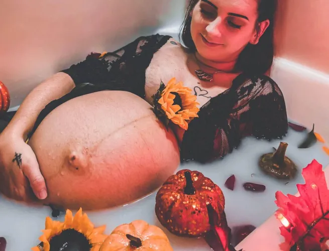 Thumbnail Lil_Brat000's Charm: Fun Beyond the Big Belly in PregnantPorn