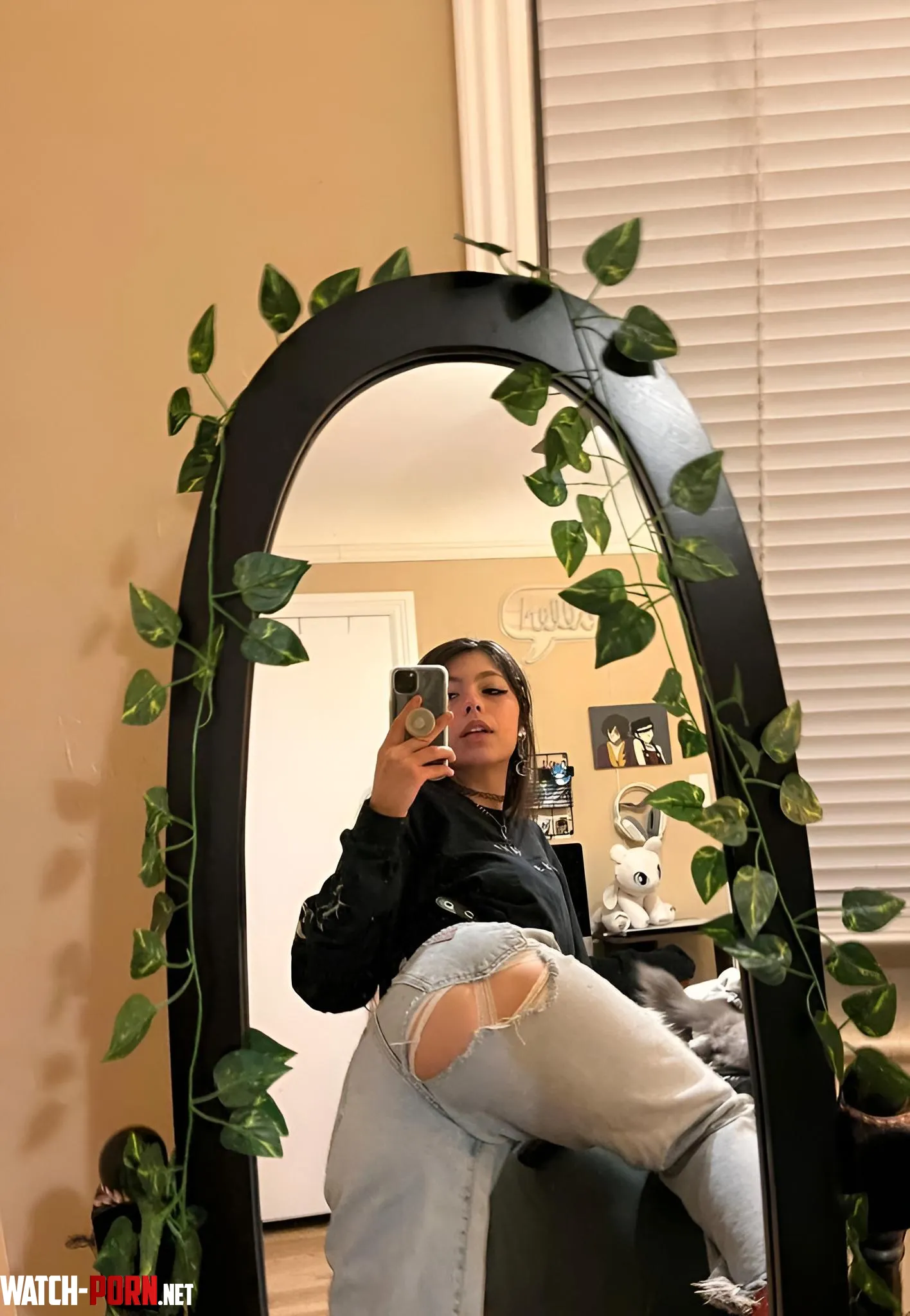 Mirror selfies are always a good idea by Benoxo7
