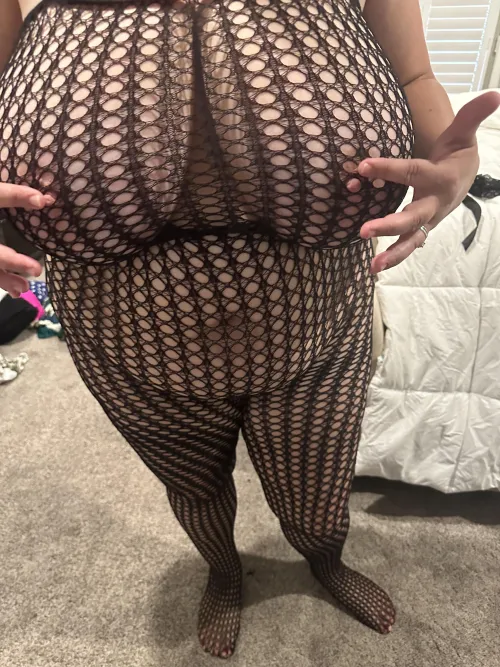 Thumbnail Aliciabibbs Shows Off Her Poking Pokies - A Provocative Tease | AmazingCurves