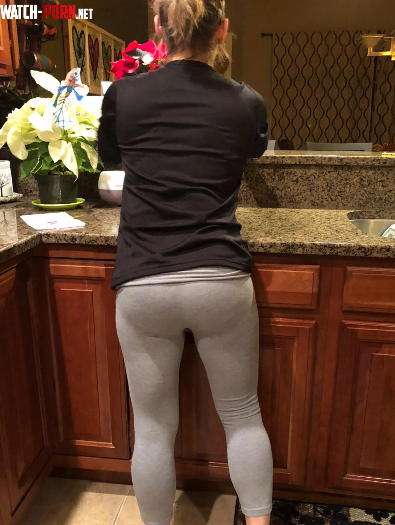 DM to goon to her bifriendly and tribs to the front by Athletic2121