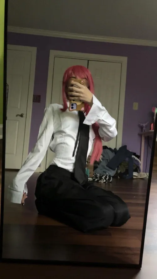 Thumbnail Daedrabeing Embodies Makima Perfectly in a Mesmerizing Cosplay