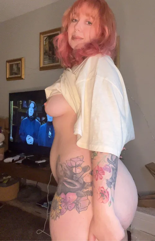 Thumbnail Netflix and Chill Temptations: BookSlut18's Cozy Invitation