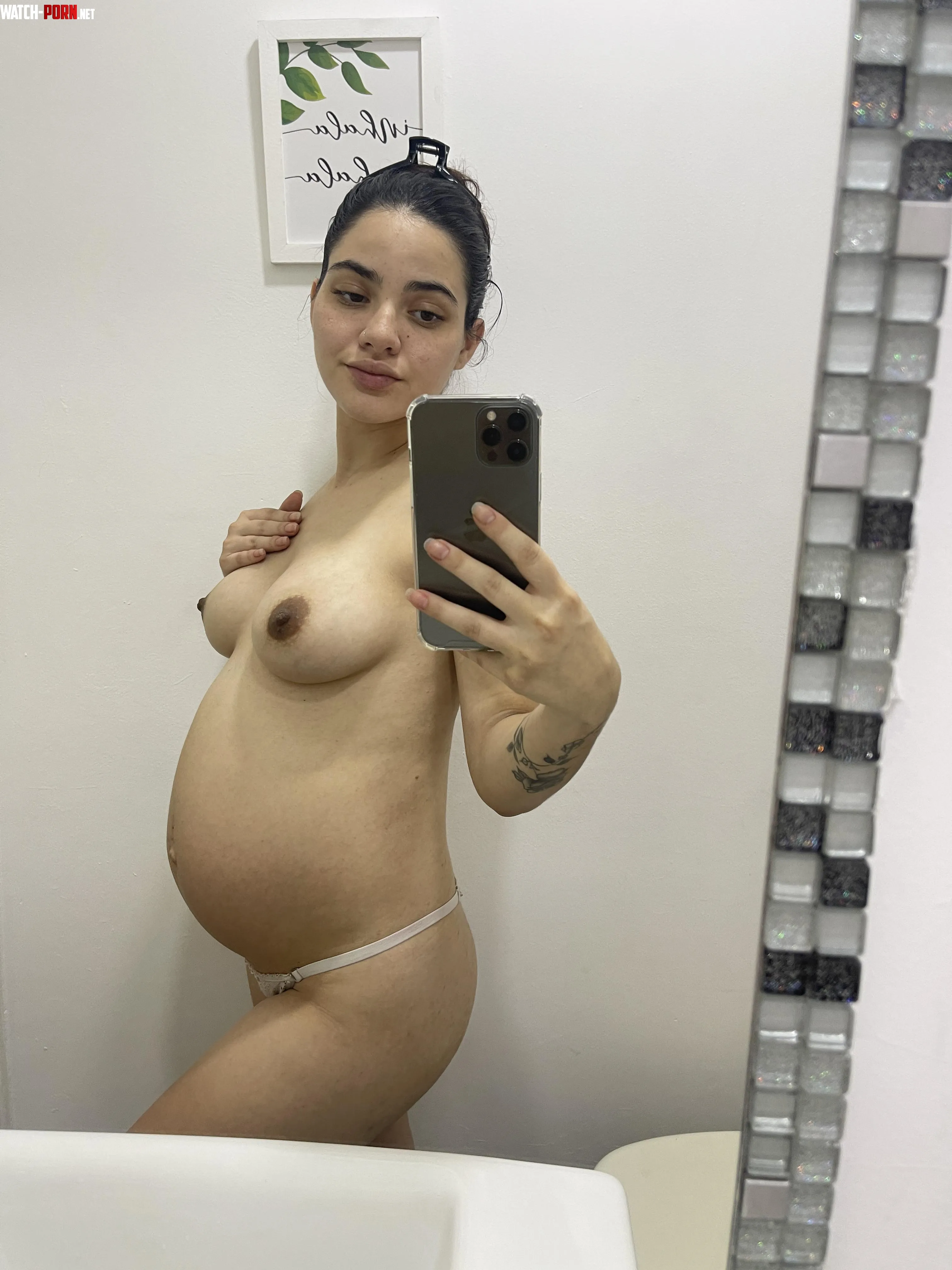 First time pregnant at 19yo by peachyygirly
