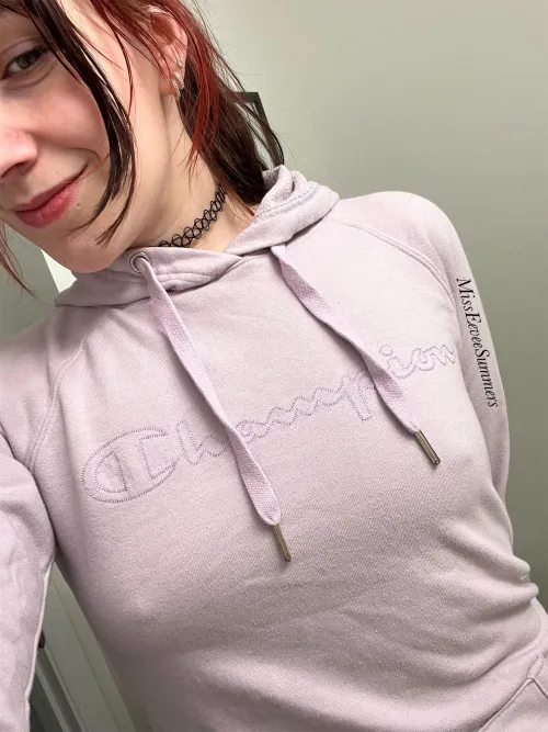 Thumbnail MissEeveeSummers' Freedom: Embracing Braless Love