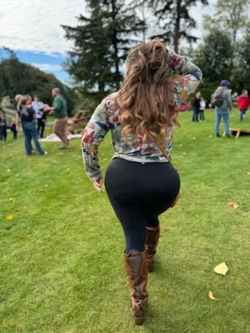 Thumbnail Babylittlelo Dares You to Handle the Sensuality of YogaPants