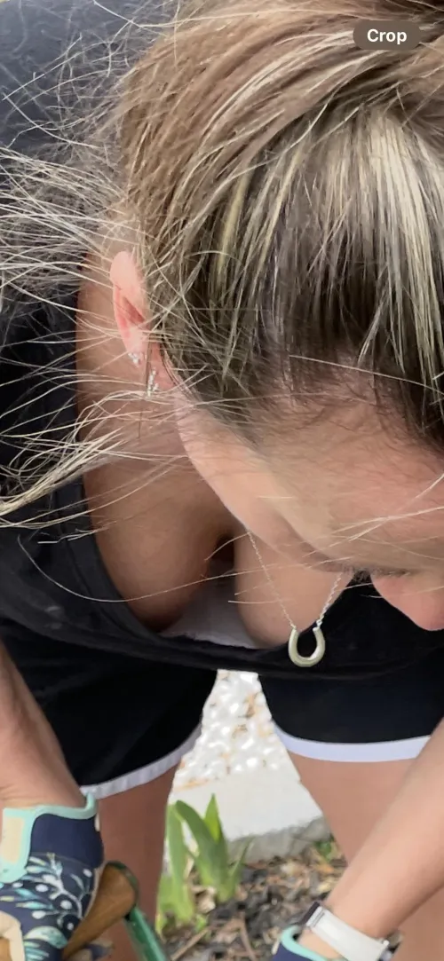 Thumbnail Yardwork Views & Distracting Sights by stooneycuppla | downblouse