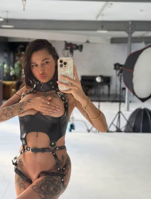 Thumbnail Wishing & Hoping: Journey into Handbra Fantasy | sumptuouspeeach's Allure