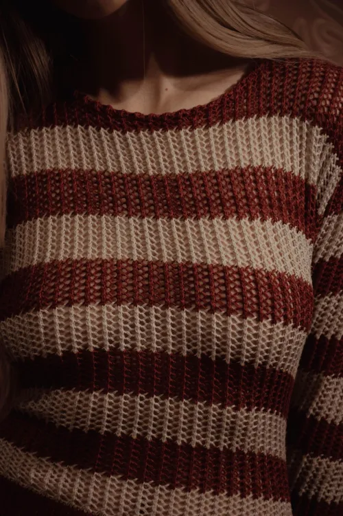 Thumbnail Signal Sent: Braless and Confident | buonbella