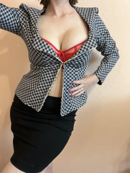 Thumbnail NSFW Outfits: Welcome to a World of Seduction with weedysolo