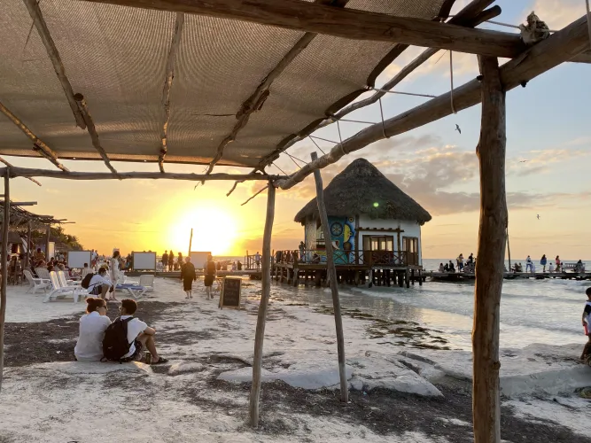 Thumbnail Discover the Beauty of Holbox with LolaLobaX