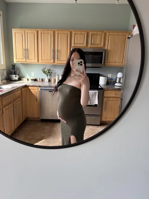 Thumbnail Embracing Pregnancy: A Very Pregnant Announcement | xobaby222