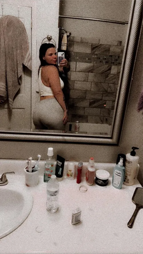 Thumbnail MckameyRose Seeks a Partner for Amp Film Content in GirlsShowering