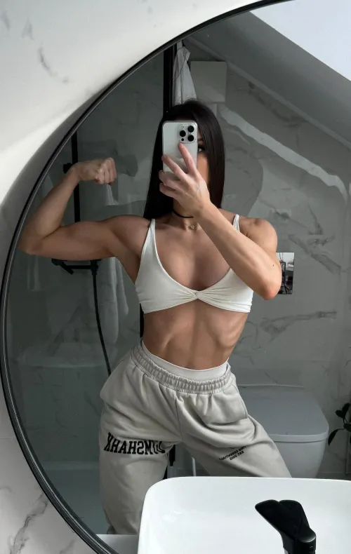 Thumbnail Fitness Fashion: Gym Girl in Stylish Top | fitxloverx