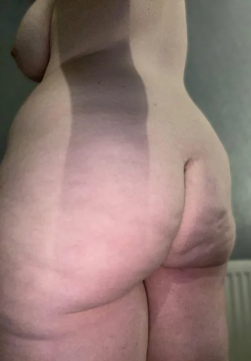 Thumbnail Puzzled-Salad1644 Shares a Steamy Post from the Back: Dive into Chubby Delights