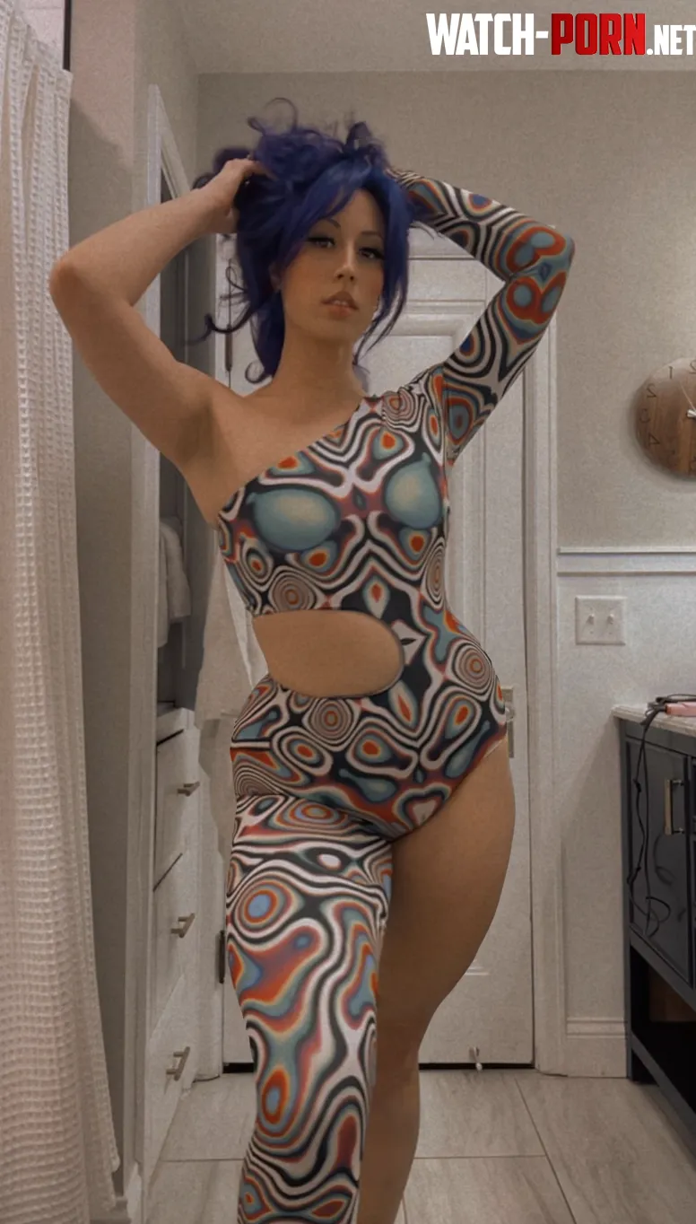 Lost in the curves trapped in the trance  by Irislondonn