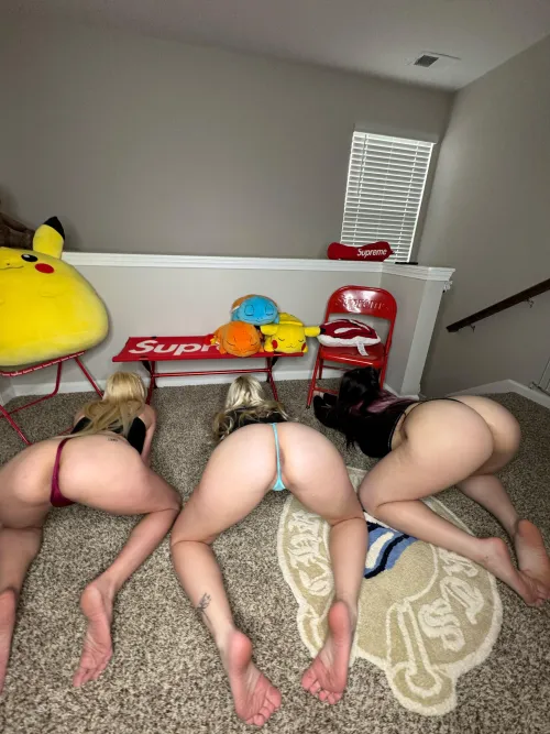 Thumbnail Overflowing Sensuality: Spaceylemons' Thong Dilemma