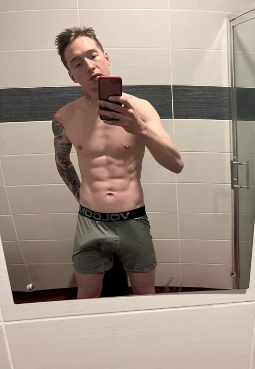 Thumbnail 33 Straight Post Gym Pic: A Snapshot of a Bulge | Bulges