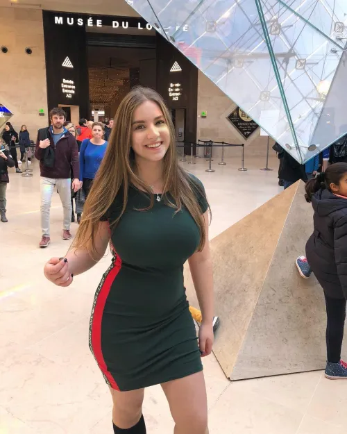 Thumbnail Beauty Fit for the Louvre | FineFactor800