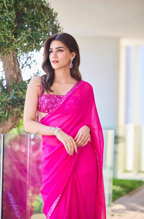 Thumbnail Kriti Sanon: A Gentlemanboners Wonder by Careful_Garlic_2826