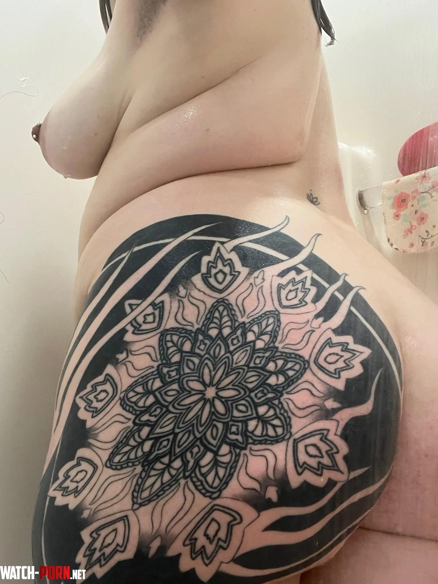 Just a shot of my thick white ass by bunnie499