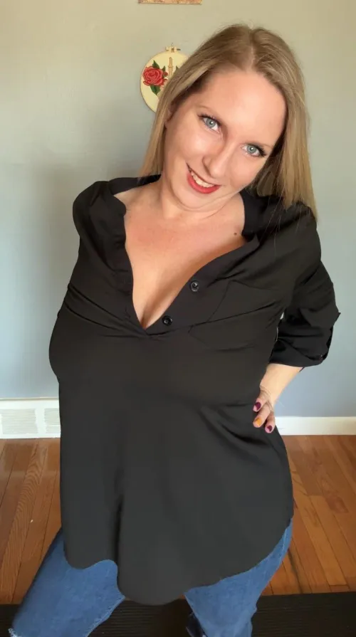 Thumbnail Material Comfort without a Bra: A Unique Experience | TheRaven_and_Poe