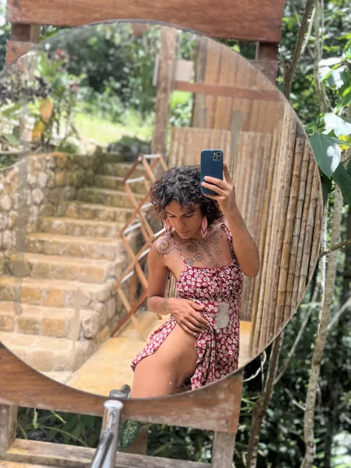 Thumbnail lala_lais Shares a Playful Moment in Going Pantyless in MirrorSelfie
