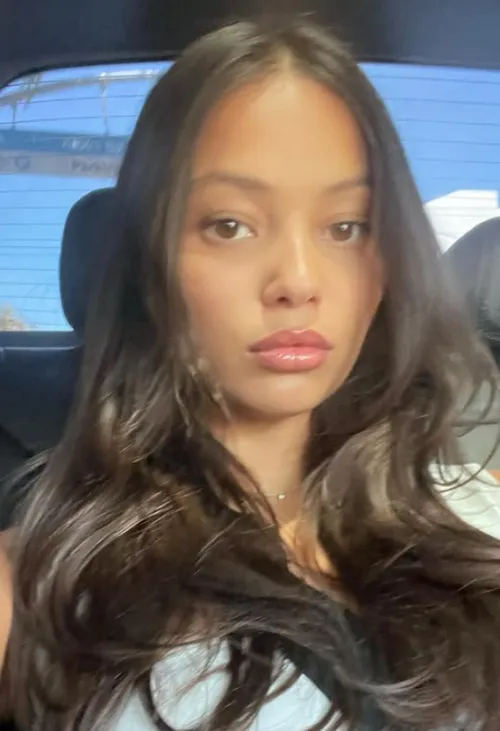 Thumbnail Fiona Barron: A Vision of Beauty and Elegance