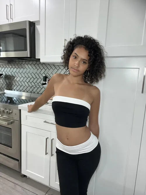 Thumbnail Chic and Chic: Embracing Style with naomidazexo