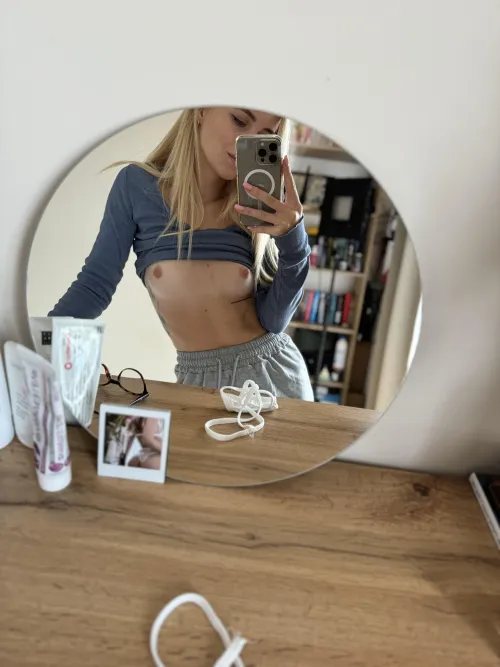 Thumbnail Cute Mirror Selfie Moment - Charlotteslim | MirrorSelfie